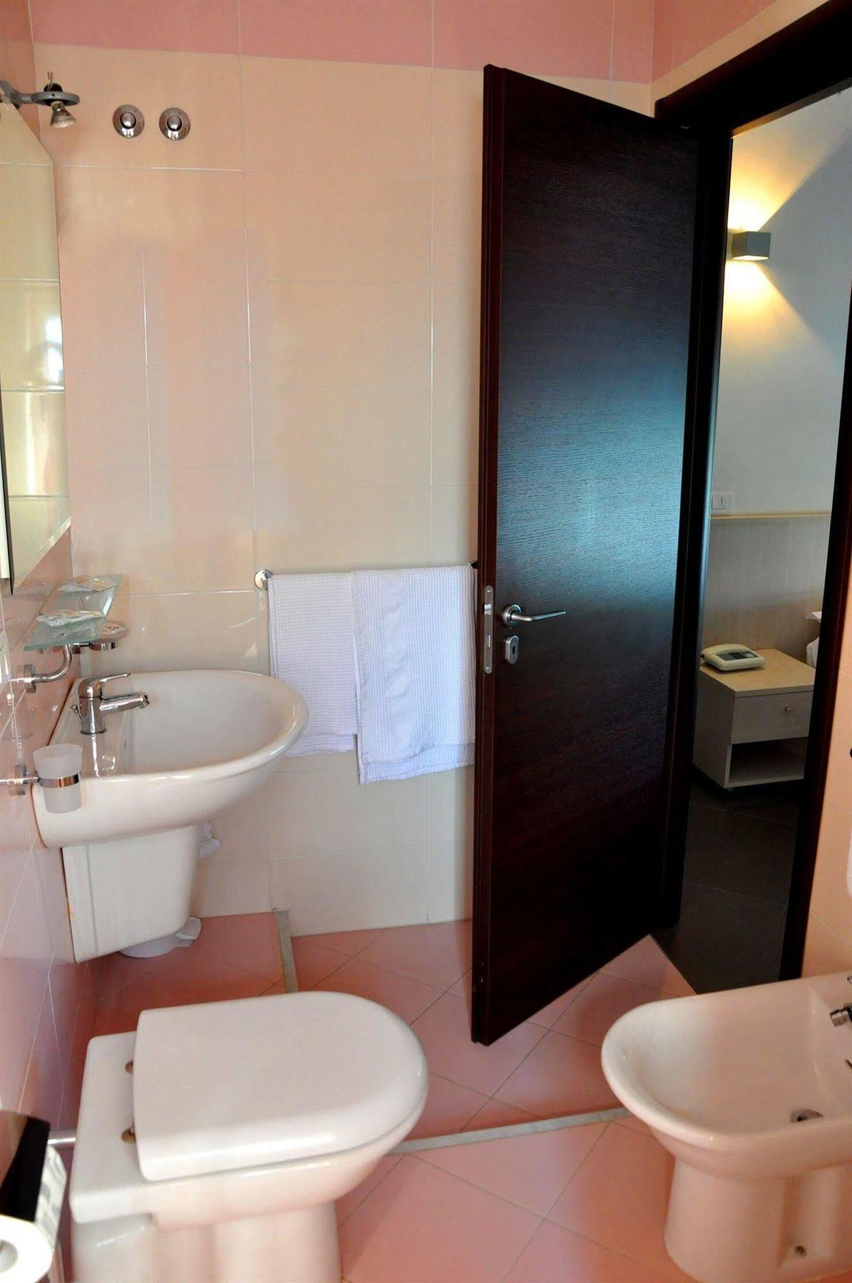 Albergo Riviera Spineta Battipaglia Εξωτερικό φωτογραφία